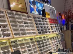 -沫芮眼镜·蔡司官方授权店(人民广场店)