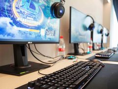 -荷逸唐电竞酒店(上海惠南地铁站店)