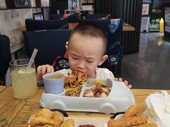 -汽车博物馆主题餐厅