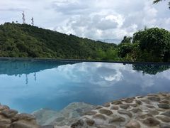 露天无边框泳池-帝王SPA