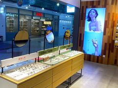 -LOOK眼镜·蔡司依视路配镜(宝山万达店)