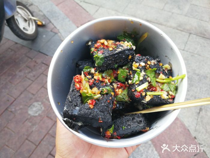 黑色经典臭豆腐(坡子街店)图片