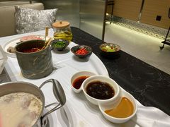 -红鼎豆捞·非遗鲍皇汤火锅(宝丰路店)