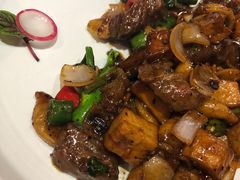 菌酱螺旋粉炒牛肉粒-有璟阁港式餐厅(国贸商城店)