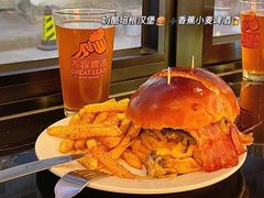 培根奶酪汉堡-瑞食酒馆 La Taverne Suisse