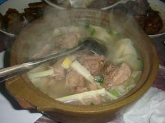 馄饨老鸭煲-老品芳