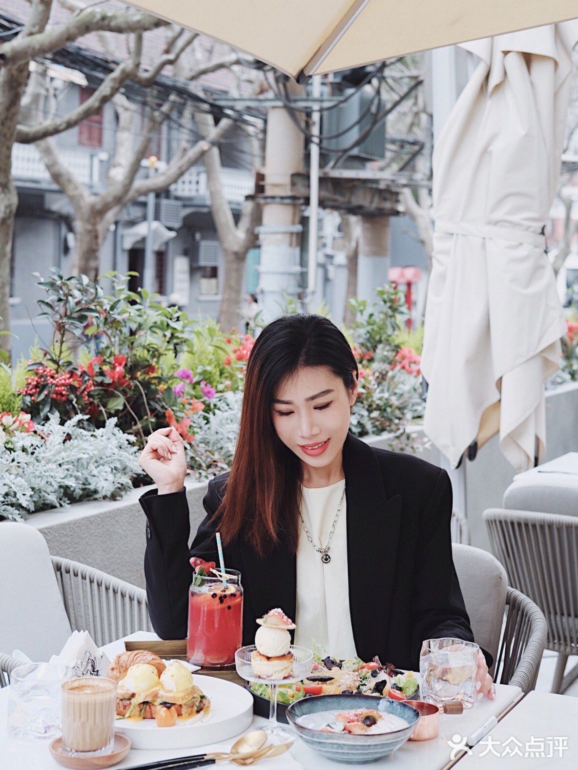 一般蓝色 但是我们吃了2口就觉得太甜了