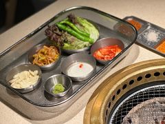 -蚂蚁洞·烤肉大营地(上海静安大悦城店)