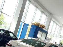 -上海冠松华奥奥迪4S店(张江店)