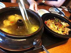 -云海肴·汽锅鸡·云南菜(天山百盛优客店)