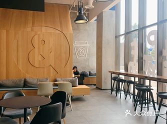 开业的时候有想过扩张，无奈敌不过大的（星巴克）