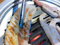 厚切五花肉-·缸桶屋·韩式牛肋条自助烤肉(西湖D11店)