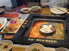 -老牌坊云南鱼豆花火锅(哈西万达店)