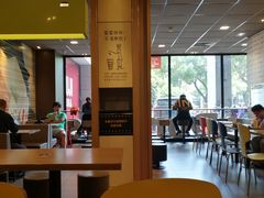 大堂-麦当劳(杭州西湖银泰百货店)