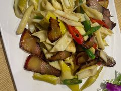 鲜笋炒腊肉-渔太泰漓江小馆·广西融合菜(西街店)