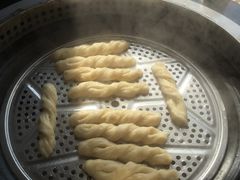 -粘豆包柴火铁锅炖