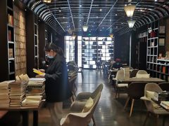 -钟书阁(松江泰晤士小镇店)