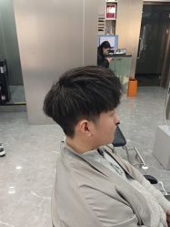 点击看大图 -老佛爷Hair染发烫发Salon