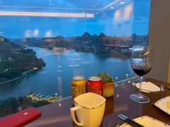 -百灵希尔顿逸林酒店大堂吧