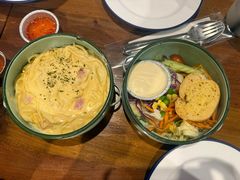 -Chom Cafe and Restaurant