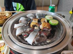 -围炉肉舍•炭烤活鳗•丹东海鲜烤肉(步行街店)