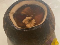 椰子八宝鸡汤-闻见中国海南菜(K11店)