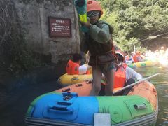 -安吉龙王山峡谷漂流