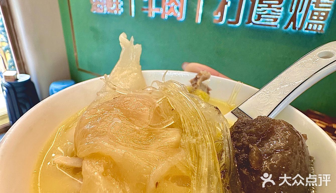 来广州，吃过大湾仔同款海鲜火锅才能离开~