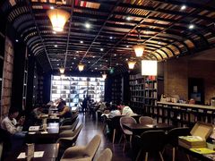 -钟书阁(松江泰晤士小镇店)