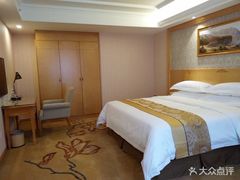 -维也纳酒店(成都春熙路李家沱地铁站店)