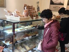 面包甜点陈列柜-老梦面包 CHEZMOREL(三源里店)