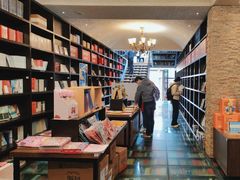 -钟书阁(松江泰晤士小镇店)