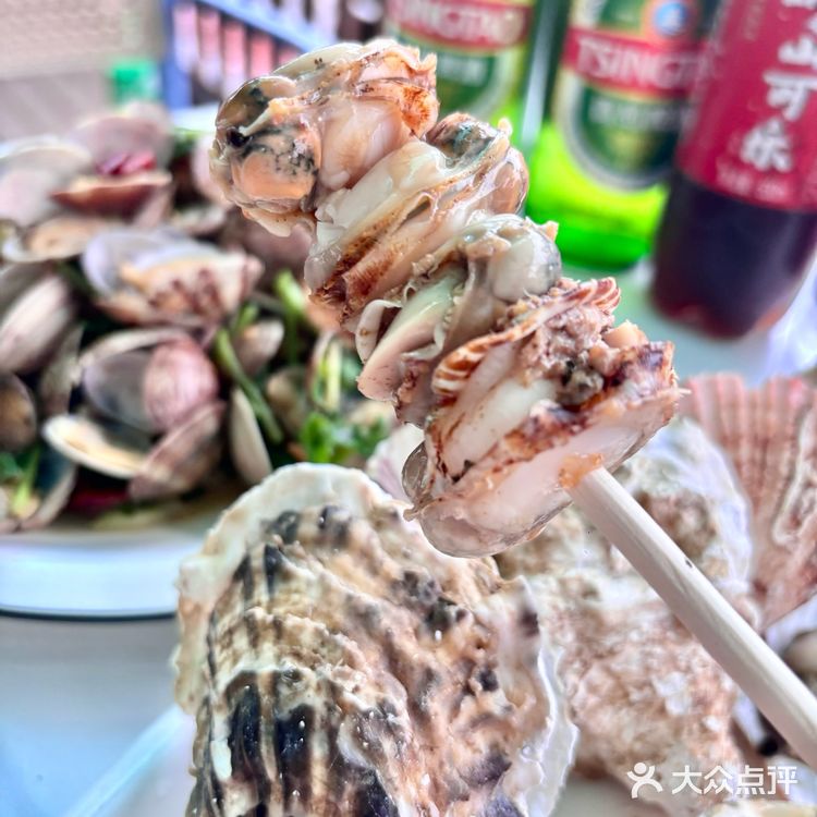 逛完啤酒城，正好来品尝美食啦~