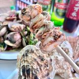 逛完啤酒城，正好来品尝美食啦~