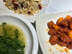 -钟掌勺忘不了地道湘菜(新天地假日广场店)