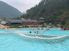 -十万大山布透温泉