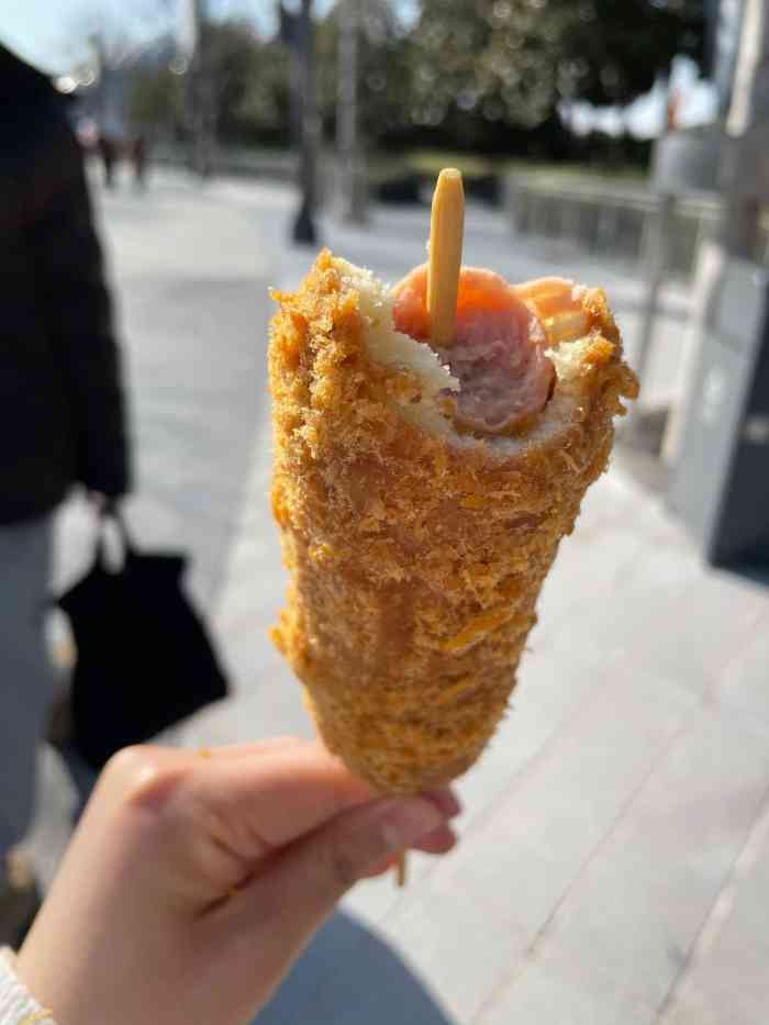 玉米热狗餐车(上海迪士尼乐园店)-"很多人推荐,吃完感觉很一般,45元