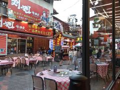 -刘姐啤酒鱼民族演艺餐厅(西街总店)
