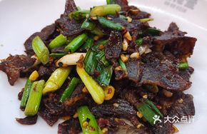 Stir-fried腊 Beef with Garlic and Chili