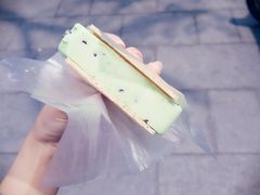 -詹爷爷乌节路街头冰淇淋