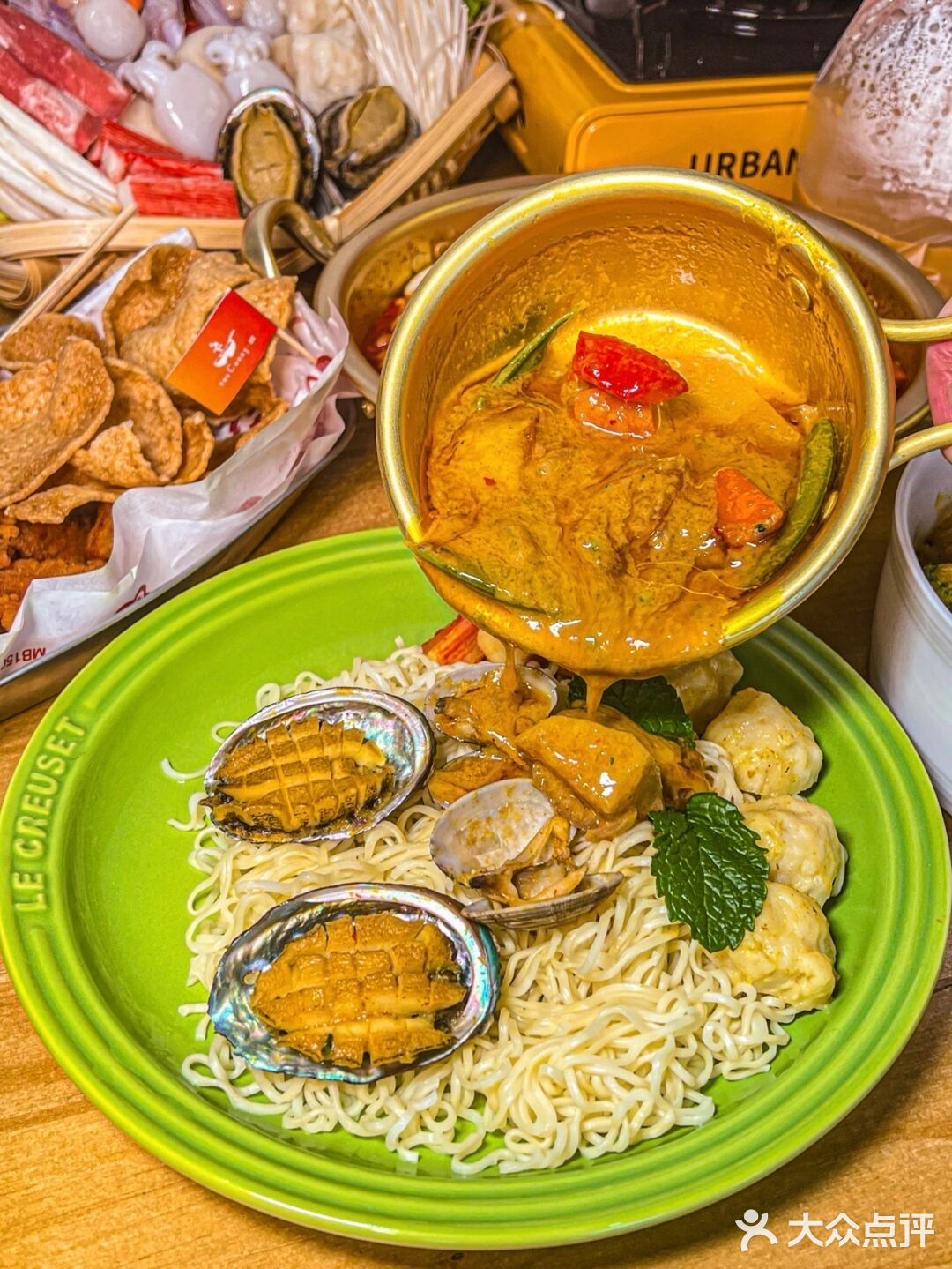 💎重庆top.1泰式料理‼️咖喱鲍鱼拌面🍜绝了