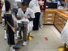 -豪门视光·星趣控·蔡司依视路眼镜代理商(中央大街店)