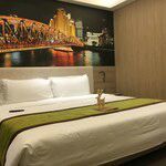 -西安大雁塔科技大学地铁站亚朵酒店