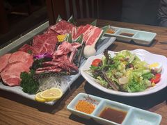 黑牛六拼-明洞阿姨·韩式酱蟹烤肉·创意料理(三元桥店)