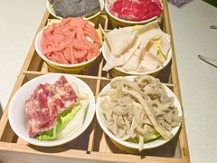 -茅草房·河畔园林火锅