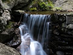 -燕子河大峡谷天坑仙境