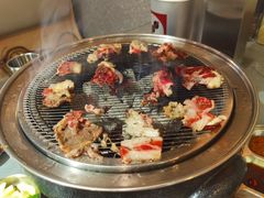 -围炉肉舍•炭烤活鳗•丹东海鲜烤肉(步行街店)