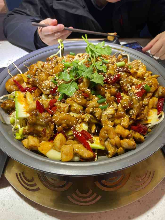 他叶叔蛙蛙鸡(泽科星泽汇店)-"[薄荷]环境: 周末9693,四人按导航.