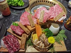 -山川小町·极番烧肉(新地假日广场店)
