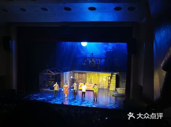 花个看电影的看音乐剧他不香吗！！